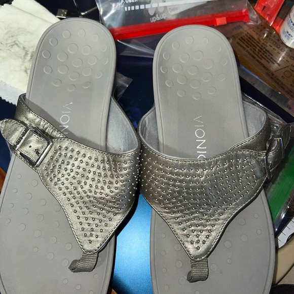 Vionic - Picture 4 of 6